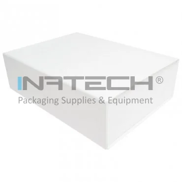 Коробка для подарков с магнитной застежкой длиной 350 мм, шириной 250 мм, высотой 100 мм, белого цвета, тип картон, магнитная система закрытия.