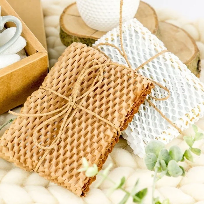 Hartie Kraft Honeycomb Standard 80 g Lungime 250/450M m, Latime 400 mm, Culoare Alb, Gramaj 80/85 gr-Hartie Pentru Ambalare