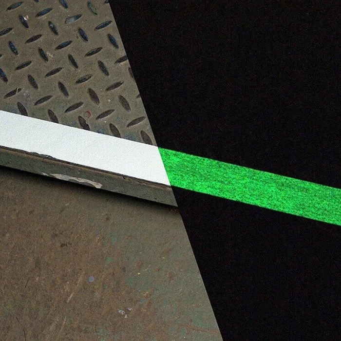 Banda Adeziva Antialunecare Fluorescenta Lungime 18.3 m, Latime 100 mm, Culoare Fluorescent, Tip Standard, Buc / Pachet 10-Be...