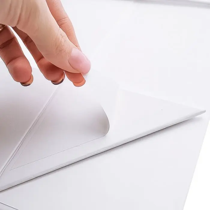 Cutie Pentru Cadouri Cu Inchidere Magnetica Lungime 230 mm, Latime 230 mm, Inaltime 110 mm, Culoare Alb, Tip Carton Mucava, Sistem Inchidere Magnet