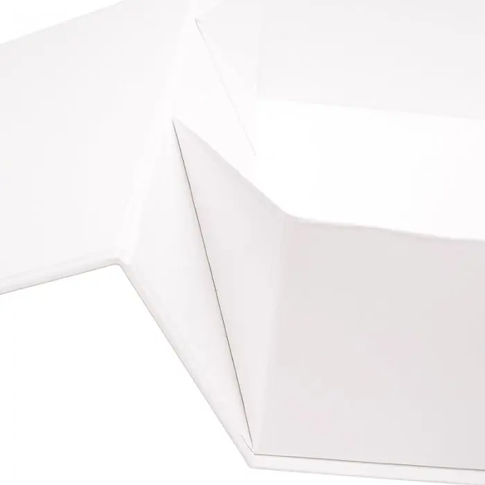 Cutie Pentru Cadouri Cu Inchidere Magnetica Lungime 230 mm, Latime 230 mm, Inaltime 110 mm, Culoare Alb, Tip Carton Mucava, Sistem Inchidere Magnet