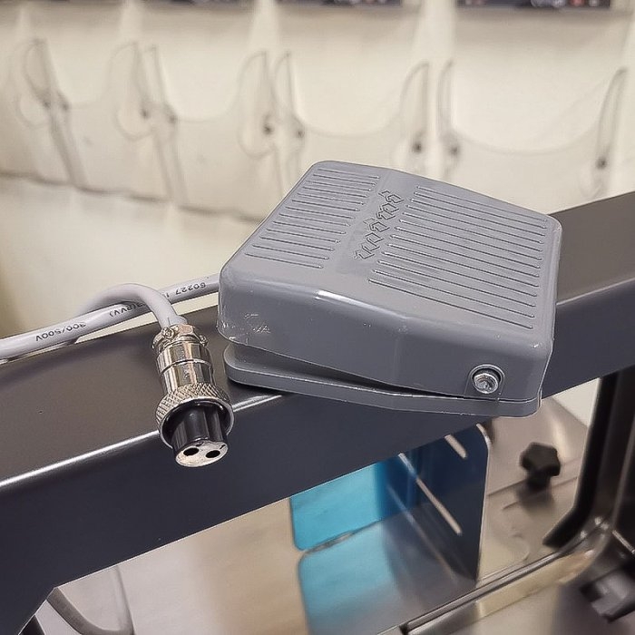 Masina De Legat Cu Banda BOPP Easy Band 25-200 Viteza de Sigilare 25 cicluri/min, Latime Banda 12 mm, Tip Banda BOPP/PE, Alim...