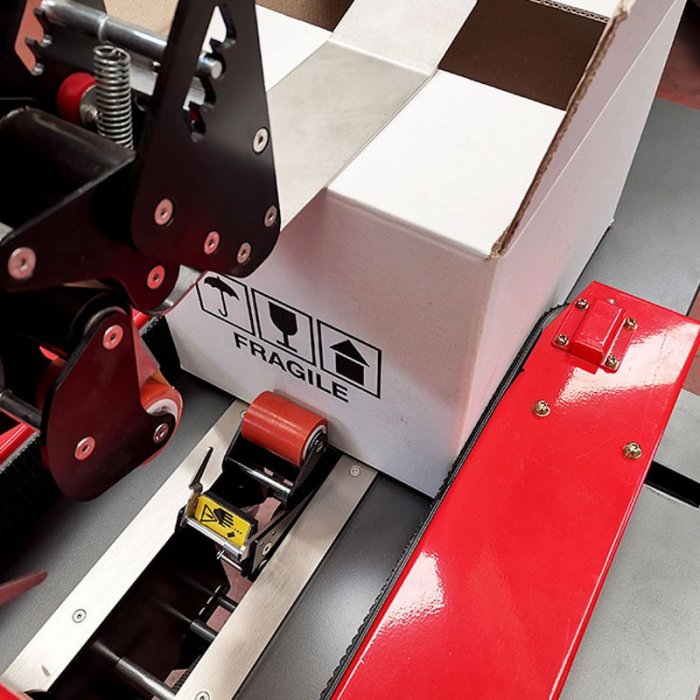 Masina Semiautomata De Sigilat Cutii Low Tape 50 SB Viteza de Sigilare 20 m/min, Tip Banda BOPP / PVC / Kraft, Alimentare 220...